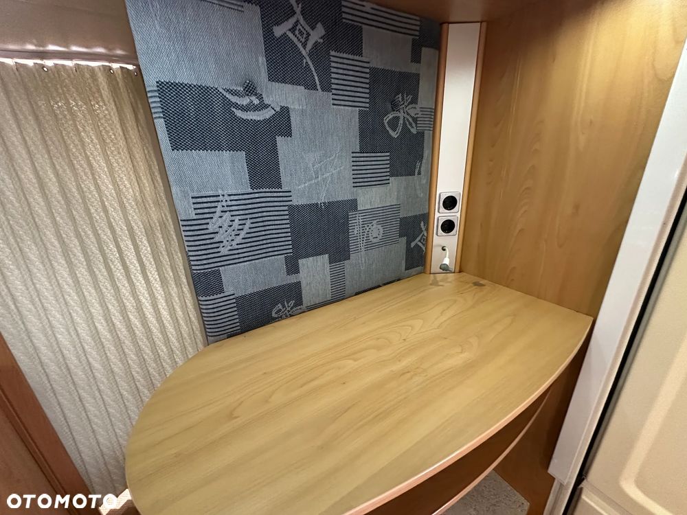 Burstner 720 TK VENTANA z napędem i łóżkami piętrowymi - 8 os. - 16