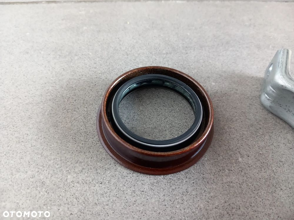 Uszczelniacz na półoś do manualnej skrzyni biegów - komplet z obejmą i nakrętkami Ford C-Max, Fiesta, Focus 1863642 - 3