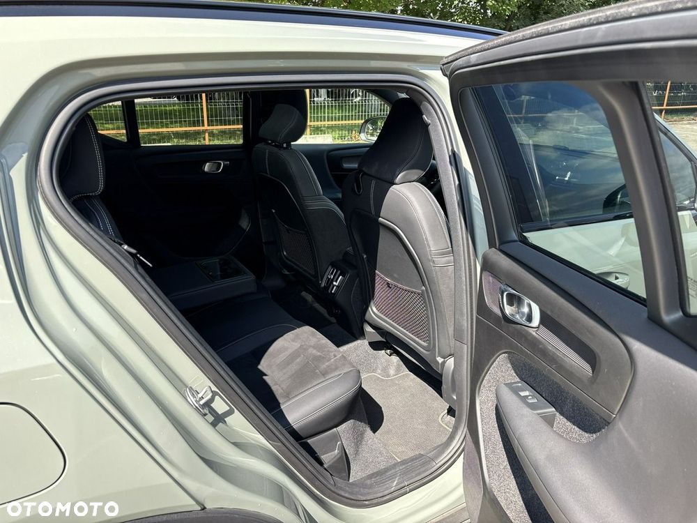 Volvo XC 40 B4 Plus Dark - 17
