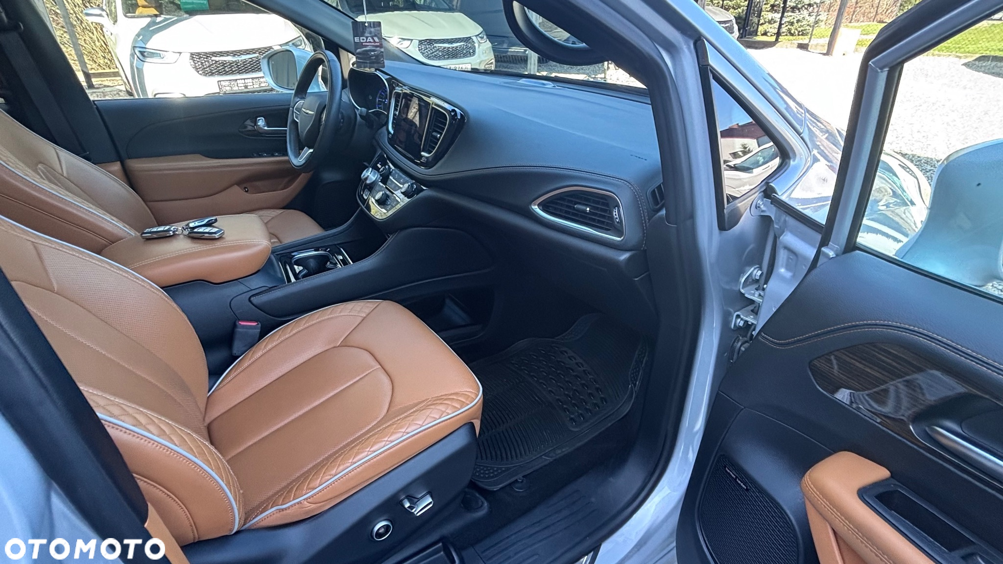 Chrysler Pacifica - 24