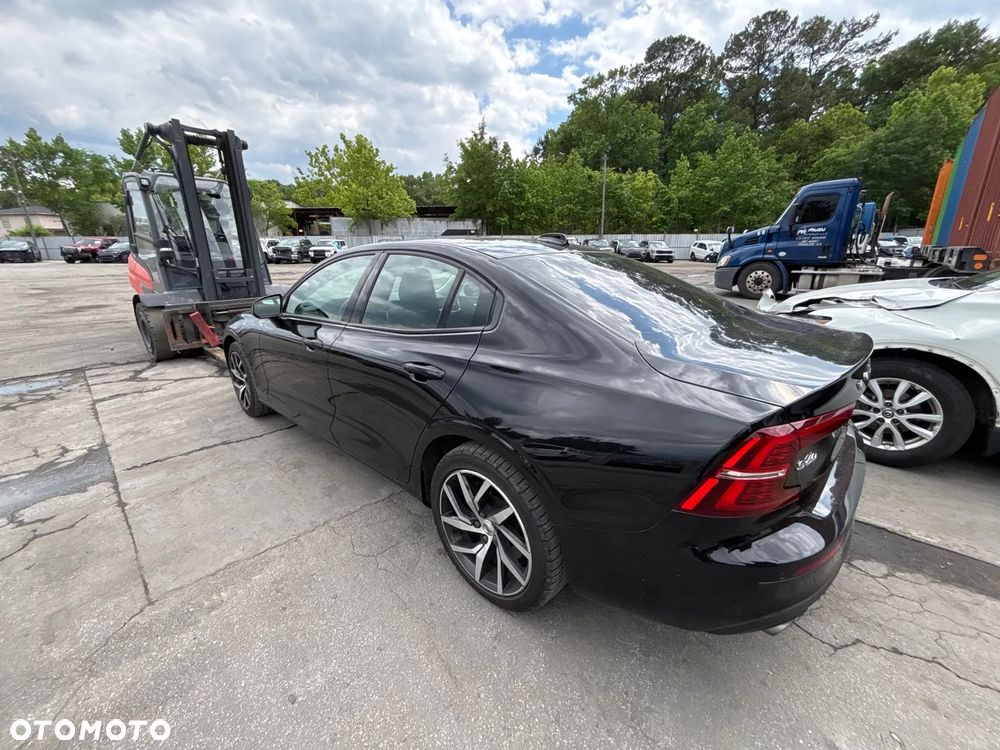 Volvo S60 T6 AWD Momentum Pro - 4