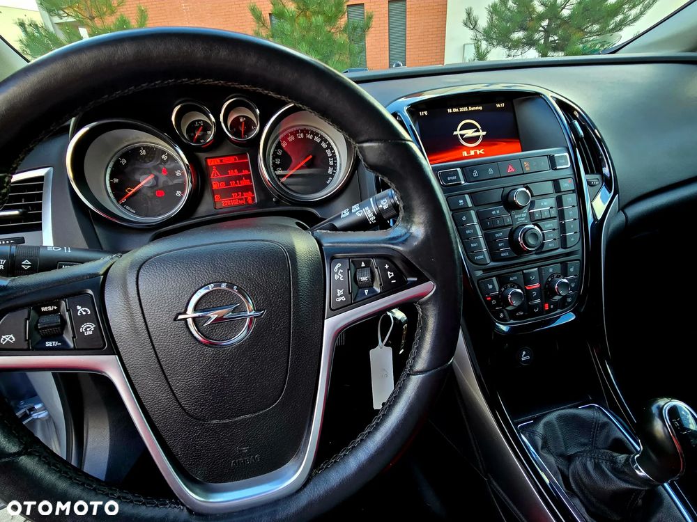 Opel Astra 2.0 CDTI Exklusiv - 22