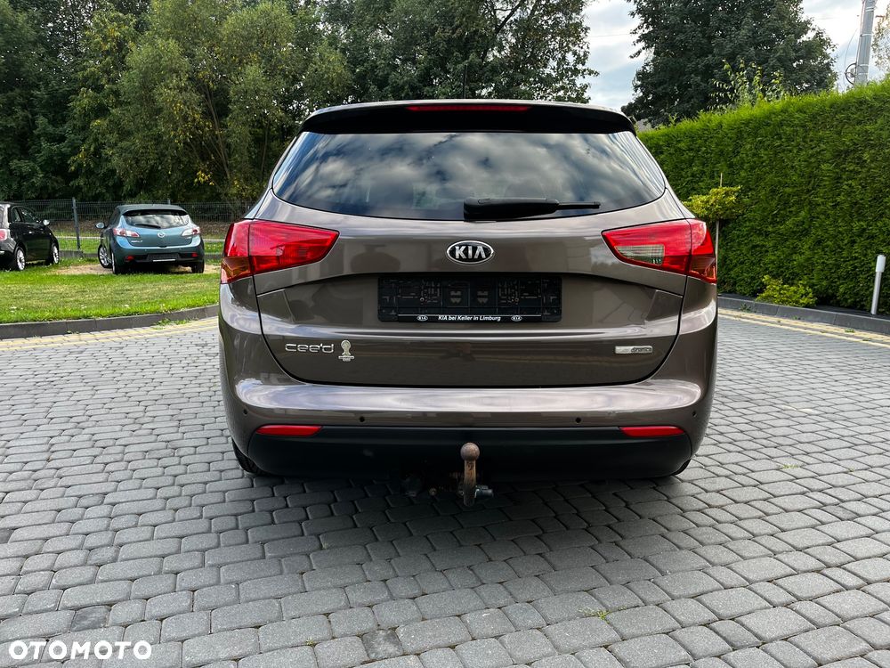 Kia Ceed 1.6 CRDi 128 Dream Team Edition - 4