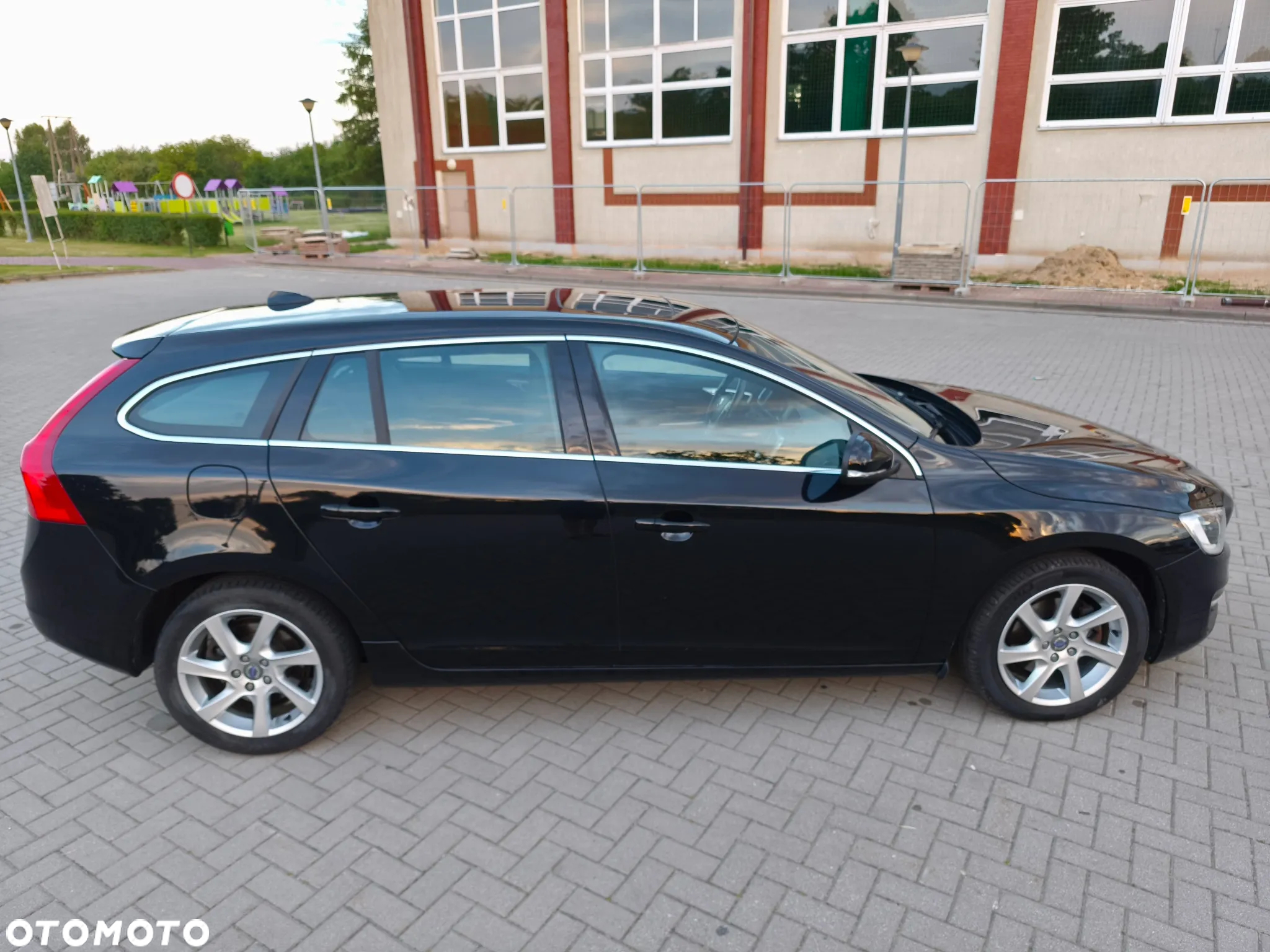 Volvo V60 D4 Drive-E Momentum - 16