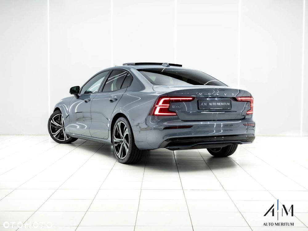 Volvo S60 B5 B AWD Ultimate Dark - 4