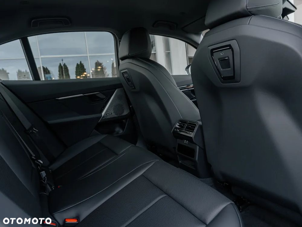 BMW Seria 5 520d mHEV - 14