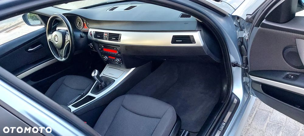 BMW Seria 3 318i Edition Exclusive - 24