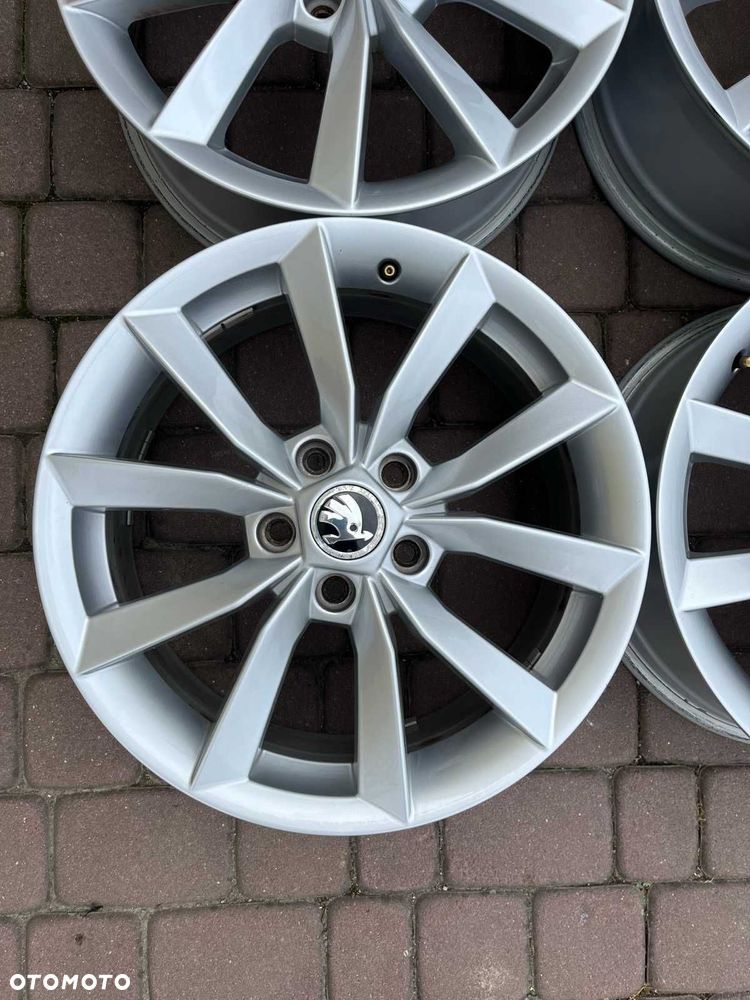 Oryginalne alufelgi Skoda 5x112 17 cali Yeti Octavia Superb - 5