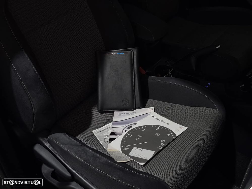 Toyota Auris 1.8 HSD Exclusive - 42