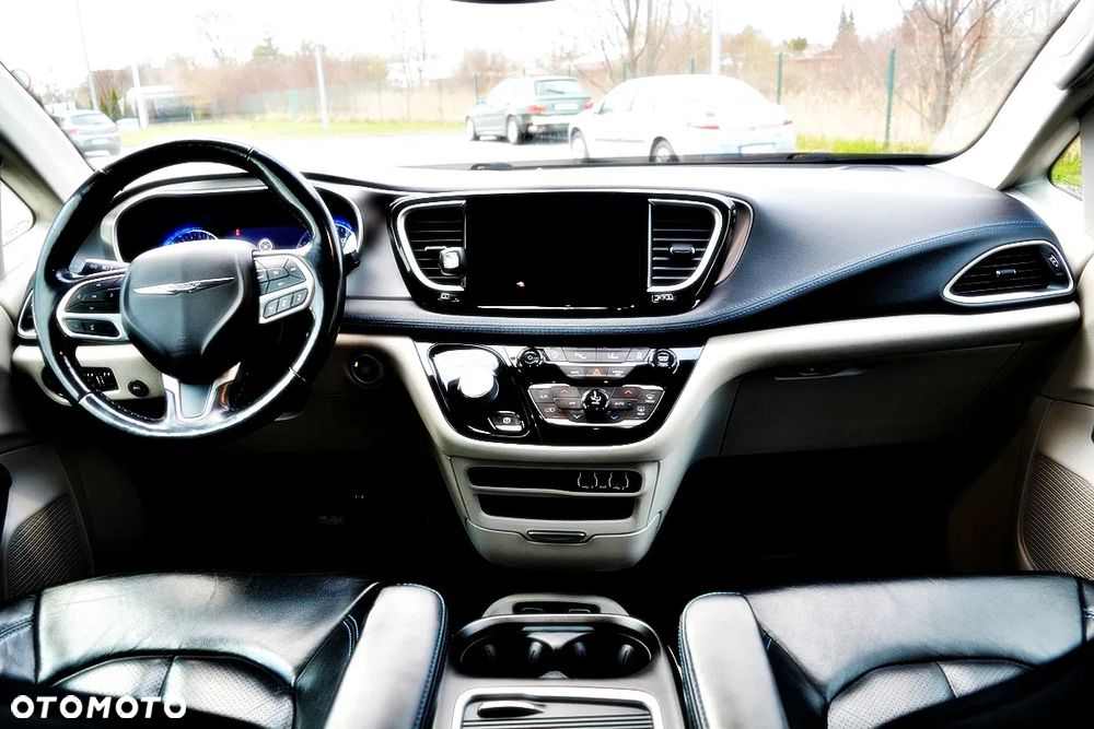 Chrysler Pacifica - 23