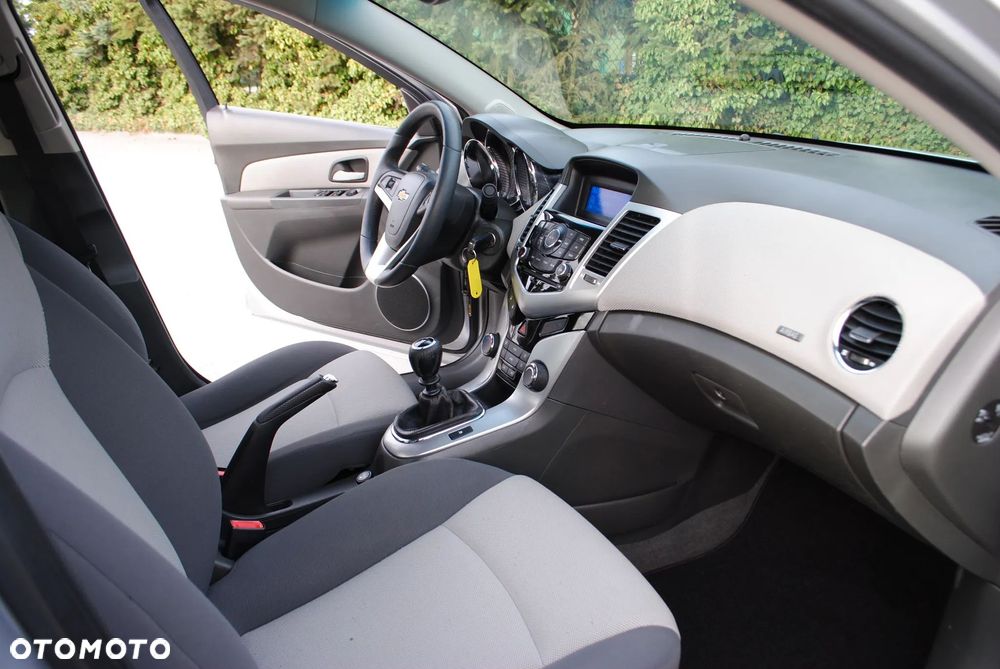 Chevrolet Cruze 1.8 LT - 13