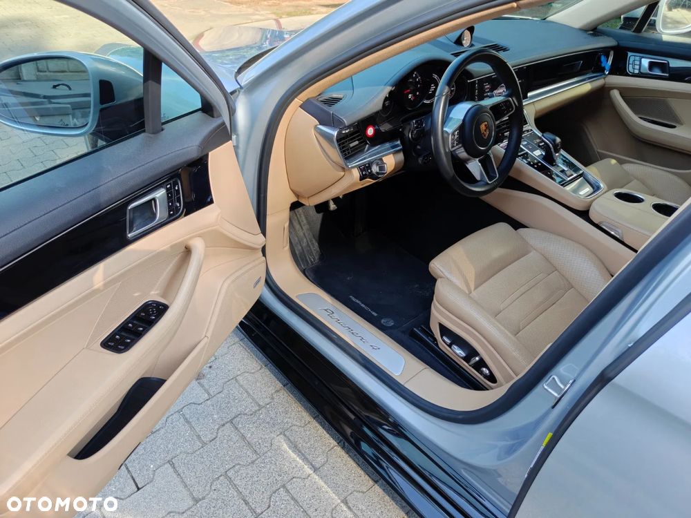 Porsche Panamera 4 - 8