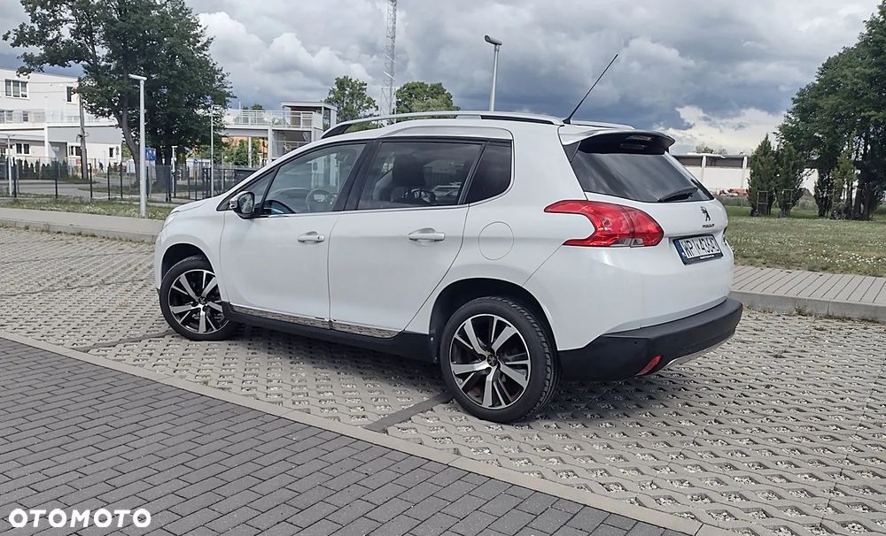 Peugeot 2008 1.2 Pure Tech Allure S&S - 2