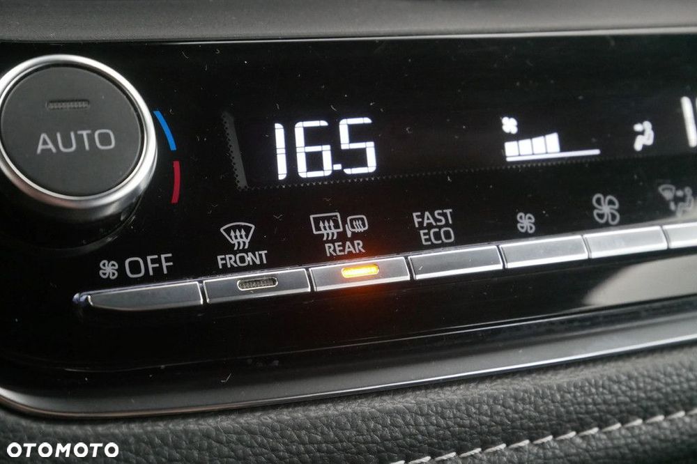 Toyota Corolla 1.8 Hybrid Comfort - 24