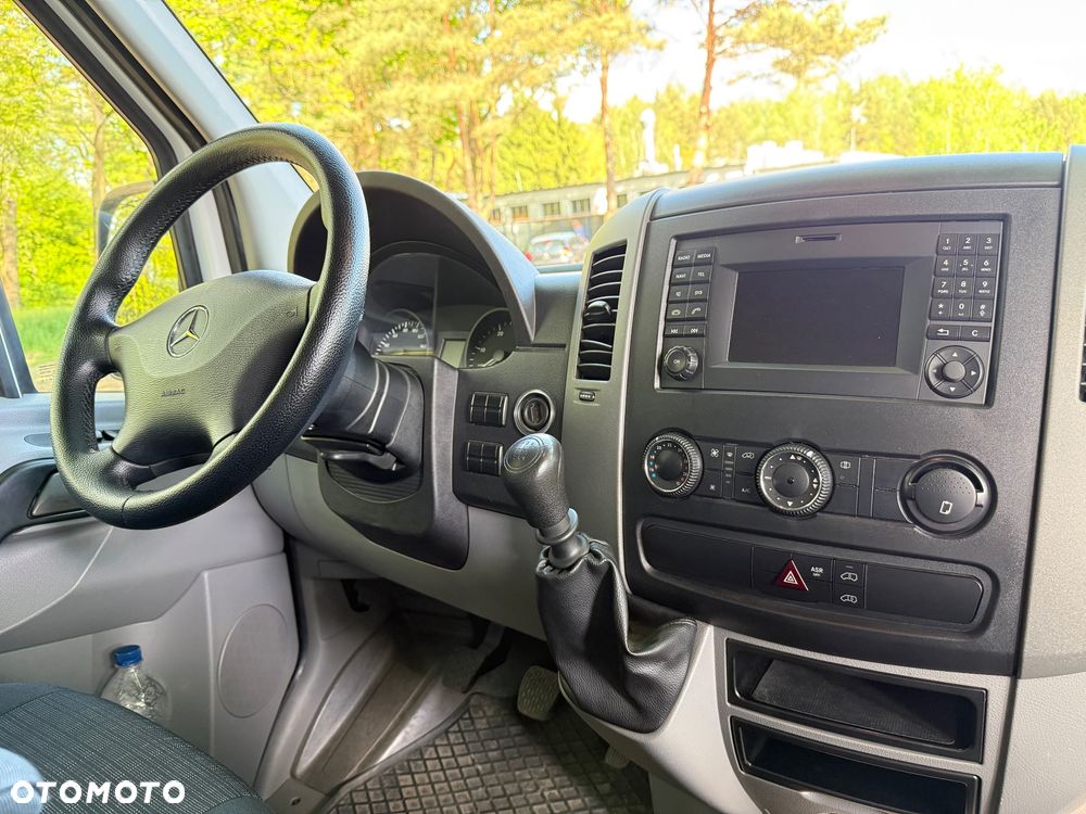 Mercedes-Benz Sprinter - 13