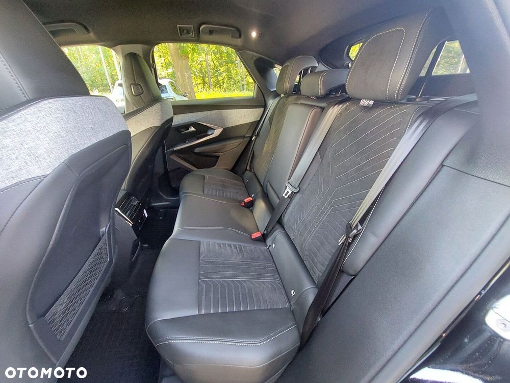 Peugeot 3008 1.2 PureTech mHEV GT S&S e-DCS6 - 12
