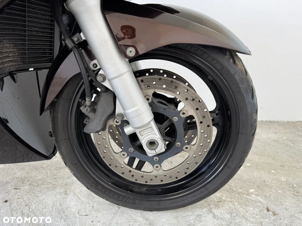Yamaha FJR - 16