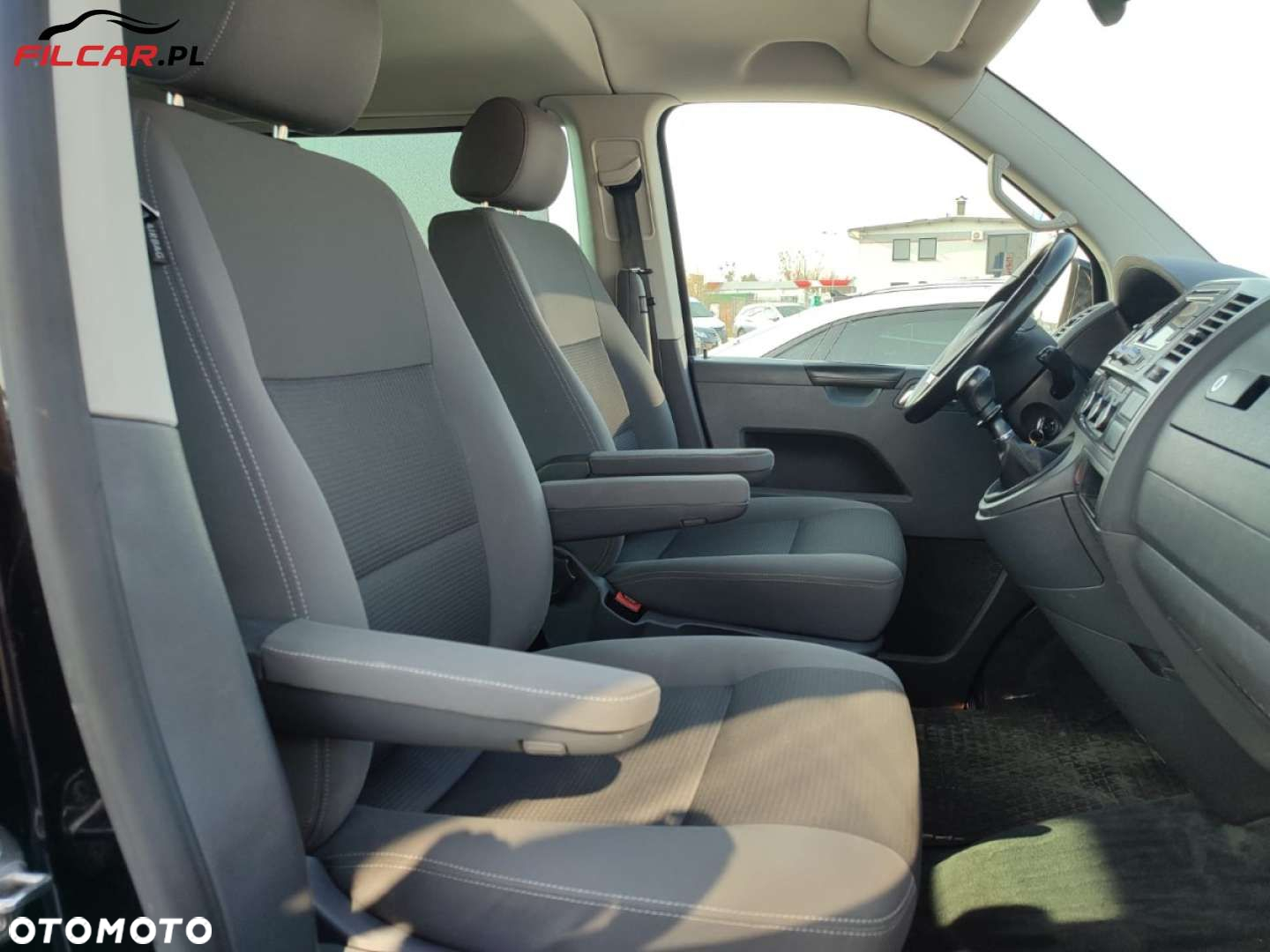 Volkswagen Multivan - 11