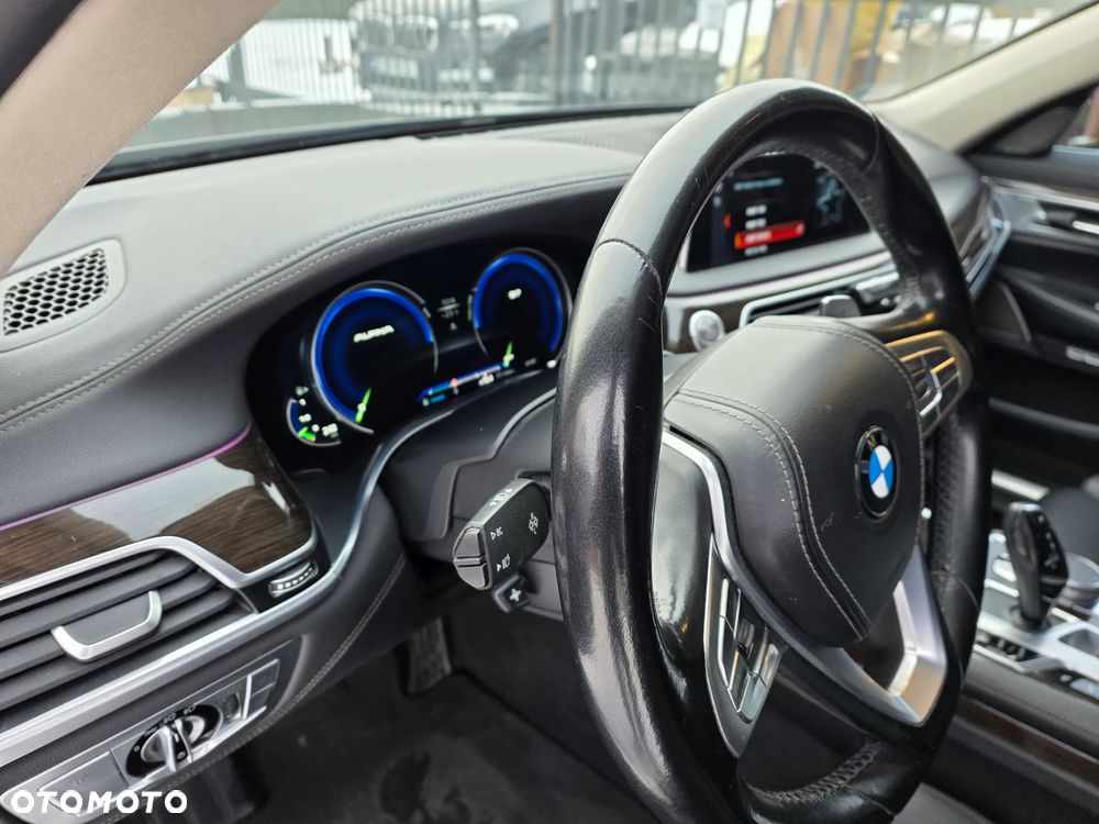 BMW Seria 7 740Li - 34