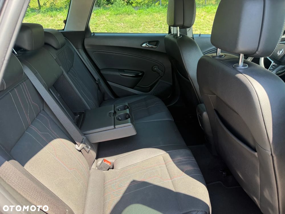 Opel Astra 1.4 Turbo 150 Jahre - 12