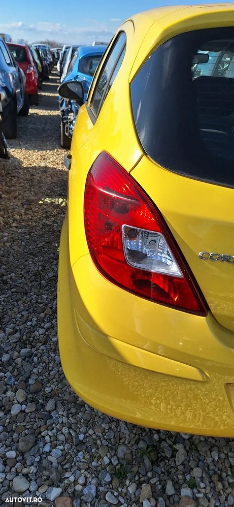 STOP SPATE LAMPA OPEL CORSA D