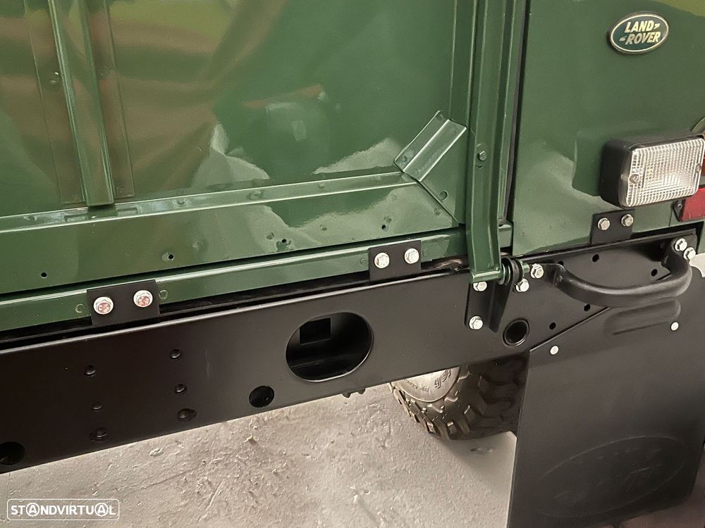 Land Rover Defender 90 2.5 Td5 Soft Top - 8