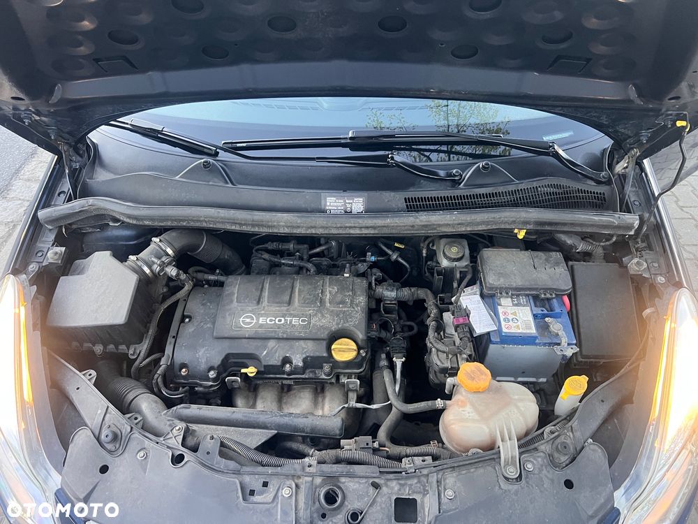 Opel Corsa 1.4 16V Cosmo - 18