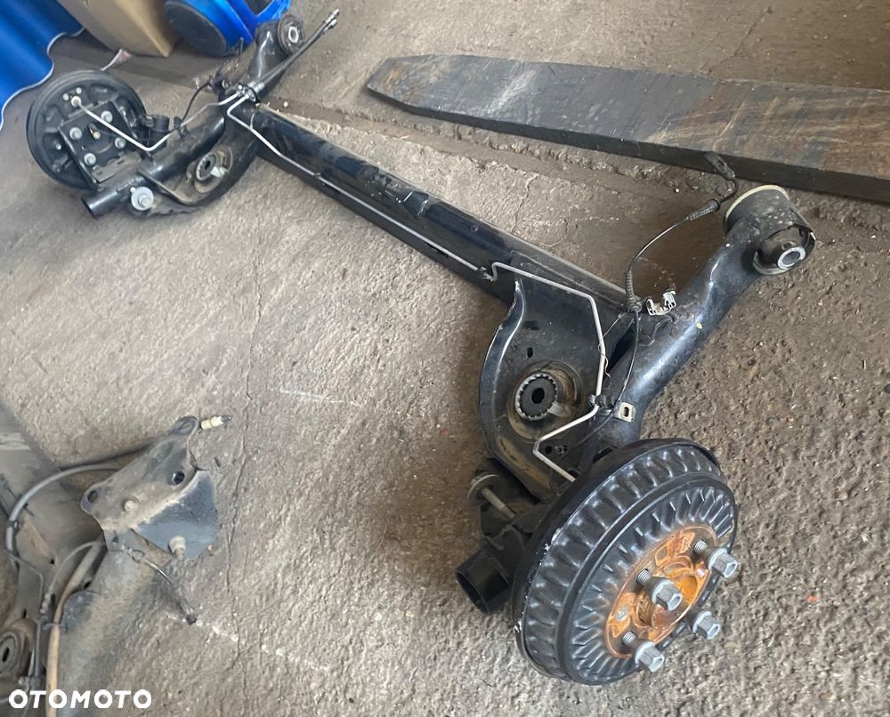 DACIA JOGGER SANDERO 3 III STEPWAY LOGAN III Nowa !!! 2025r PO 4,5 tys km! Igła! OŚ TYLNA BELKA ZAWIESZENIA TYŁ TYLNIA na bębnach bębny hamulec ręczny elektryczny elektryczne zaciski zawieszenie tylne  elektryka bębny ręczny elektryczny na przycisk Wwa - 1