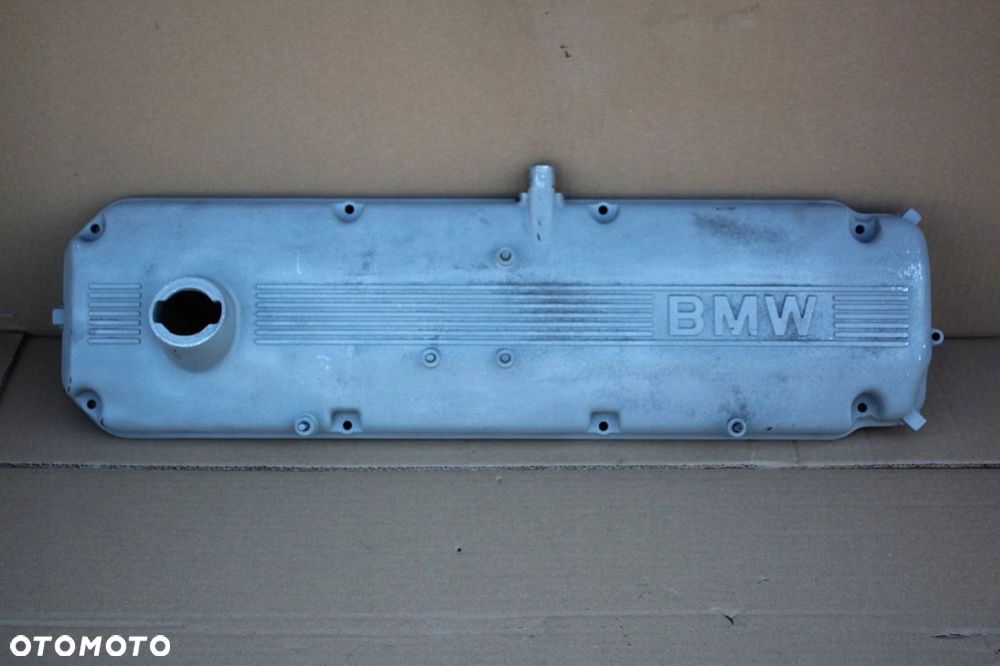 Pokrywa zaworów BMW m30 3.0 3.5 12V 1710973 oryginalna - 1
