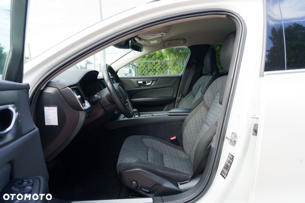 Volvo V60 B3 B DKG Momentum Pro - 9