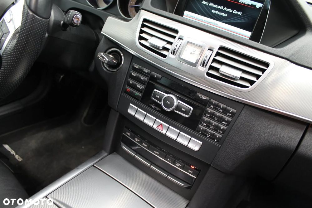 Mercedes-Benz Klasa E 300 T CDI DPF BlueEFFICIENCY 7G-TRONIC Avantgarde - 18