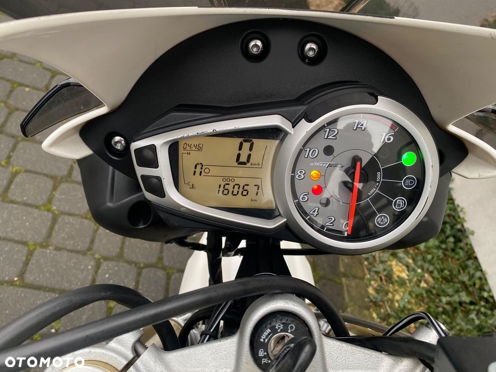 Triumph Street Triple - 6
