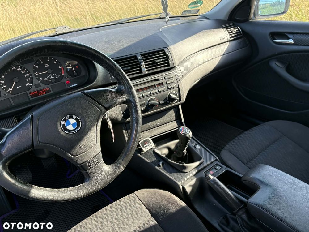 BMW Seria 3 318i - 4