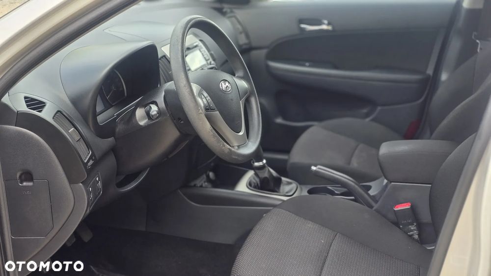 Hyundai i30 1.4 Classic + EU5 - 6