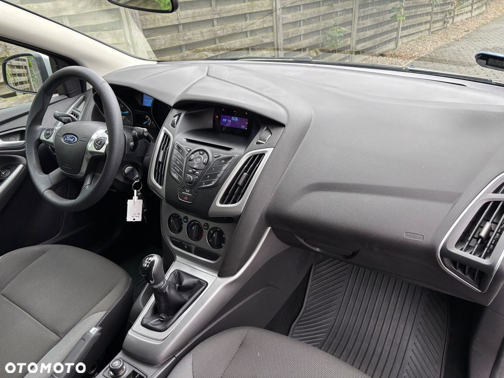 Ford Focus 1.6 Ambiente - 24