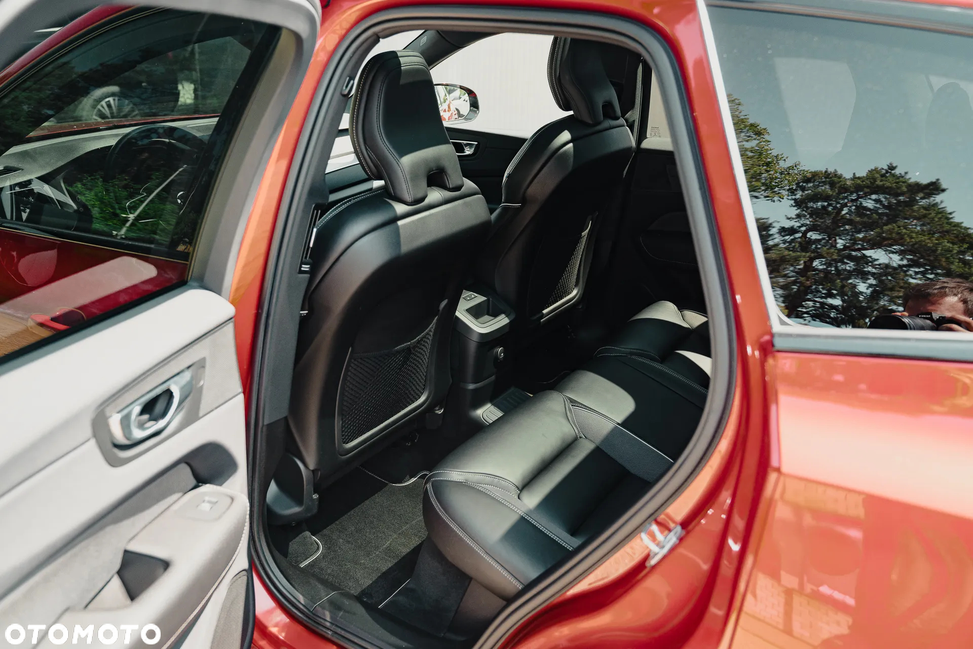 Volvo XC 60 T6 AWD Plug-In Hybrid R-Design - 24