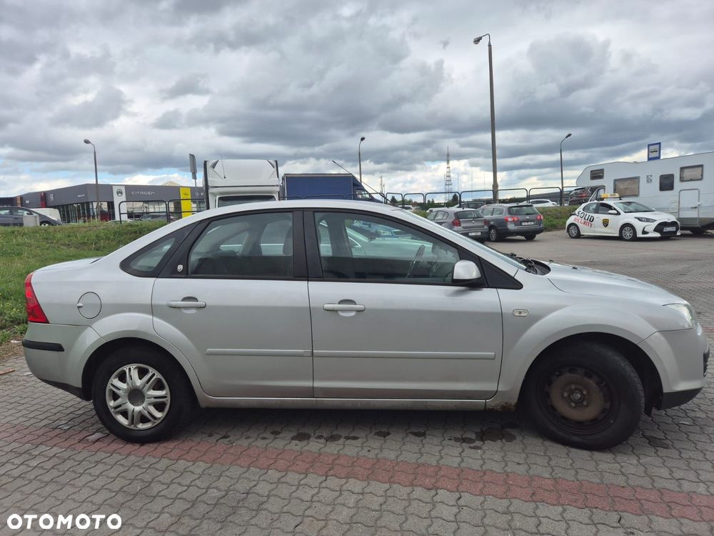Ford Focus 1.6 Ghia - 12