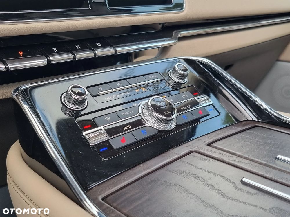 Lincoln Navigator - 12