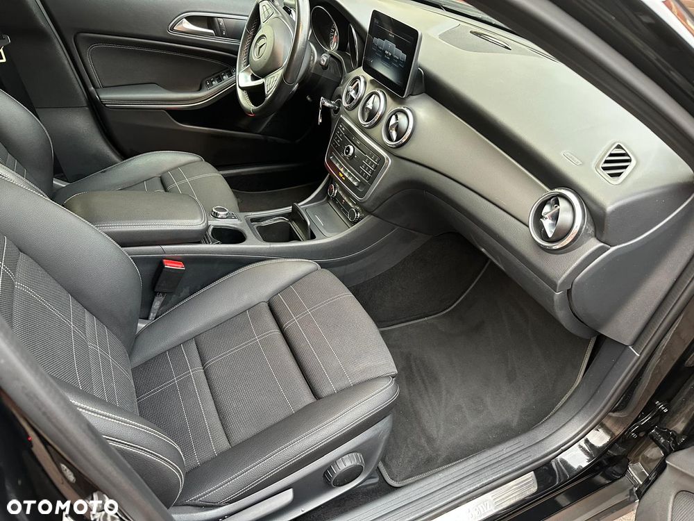 Mercedes-Benz GLA - 10