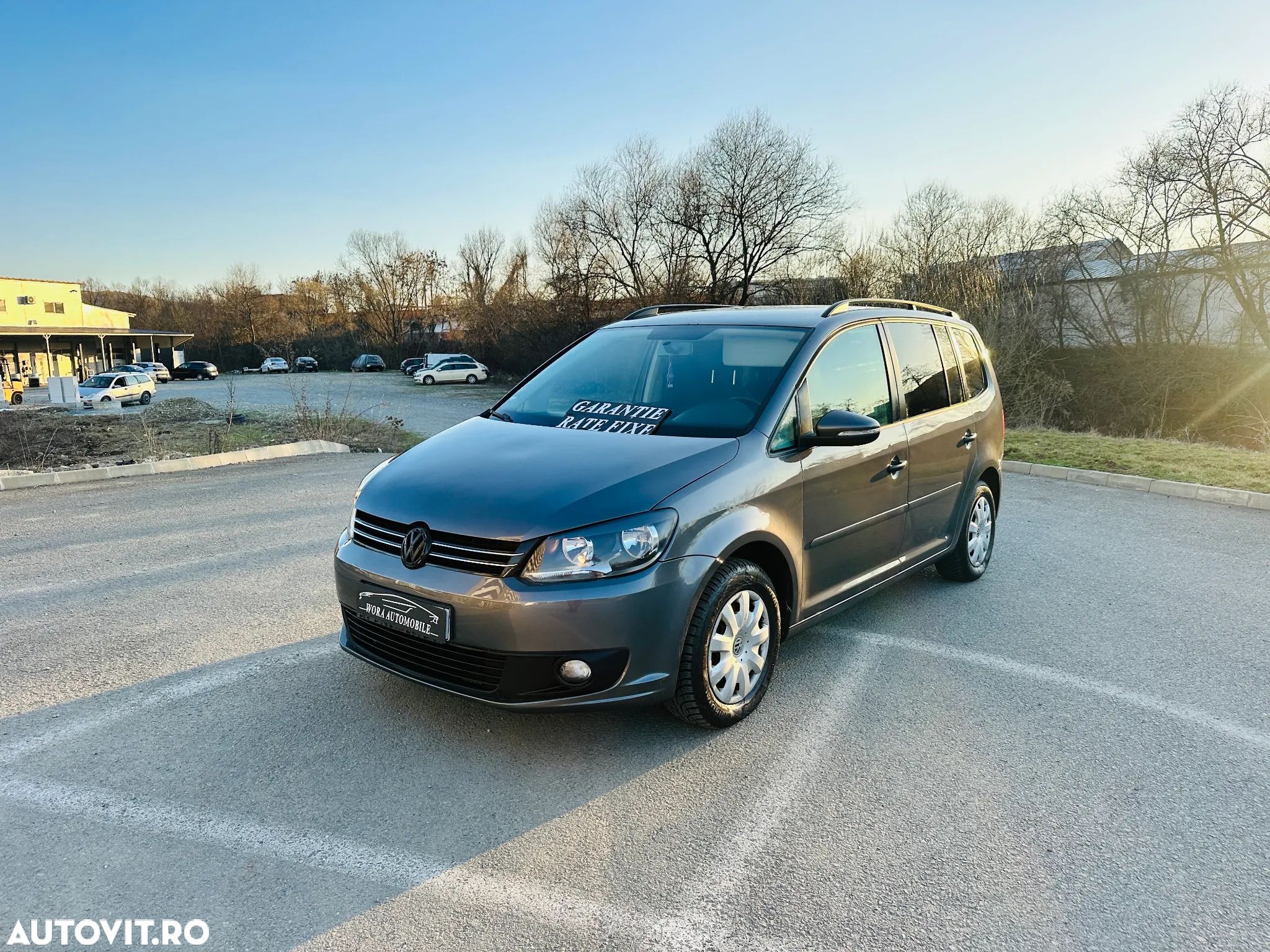 Volkswagen Touran 1.6 TDI DPF BlueMotion Technology DSG Comfortline - 1