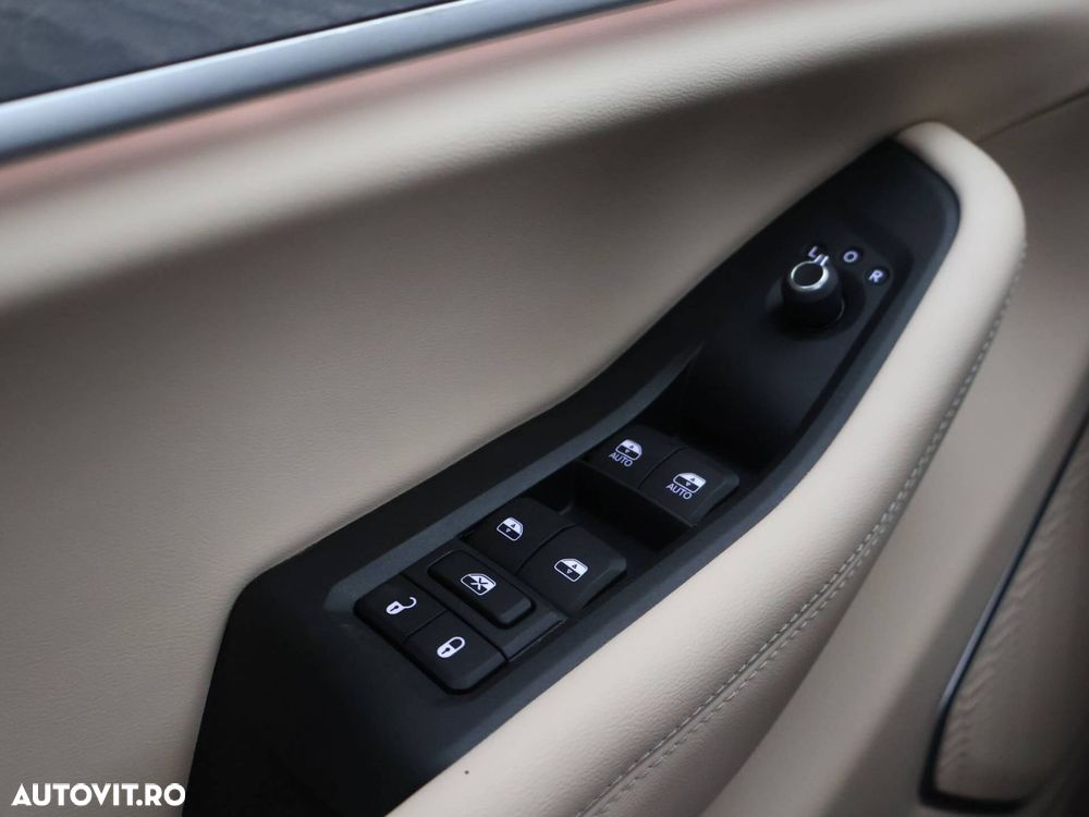 Jeep Grand Cherokee - 12