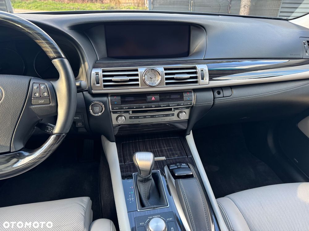 Lexus LS 460 Elite - 31