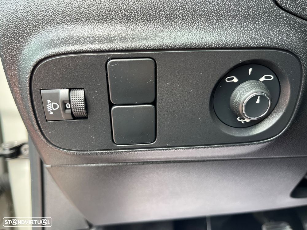 Citroën C3 1.2 PureTech C-Series - 12