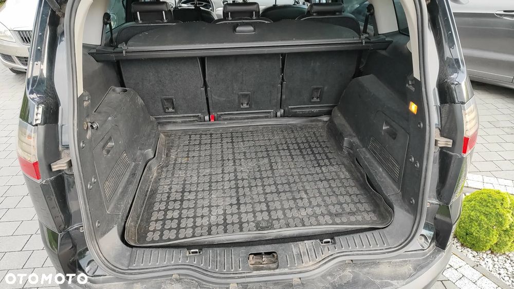 Ford S-Max - 11