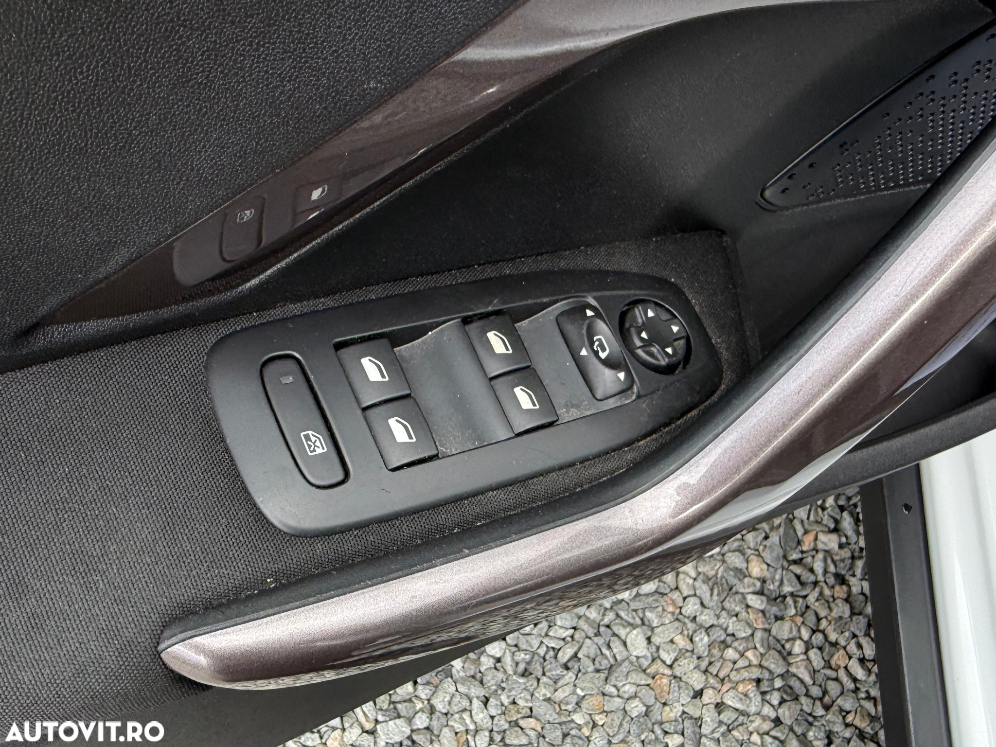 Peugeot 2008 1.2 L PureTech STT Active - 17