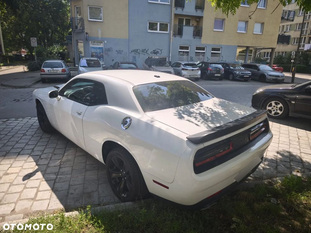 Dodge Challenger - 4
