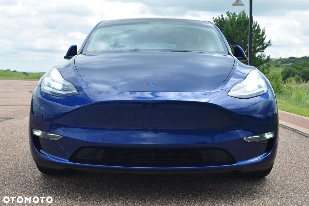 Tesla Model Y - 3