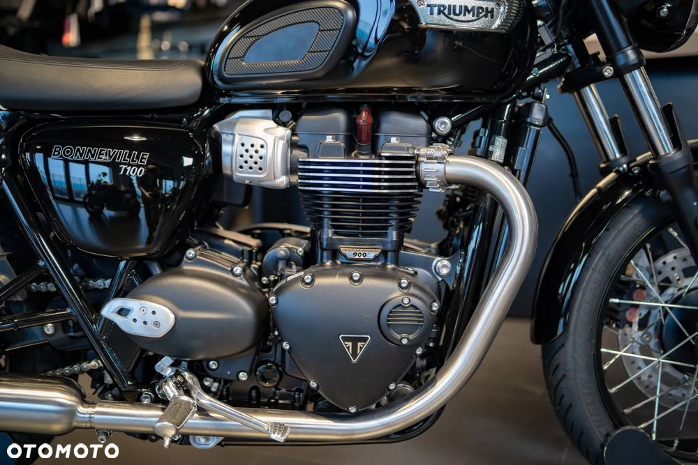Triumph Bonneville - 19