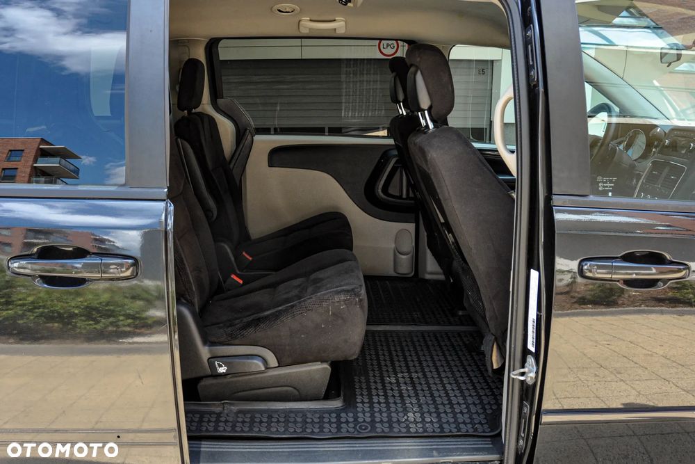 Dodge Grand Caravan - 13