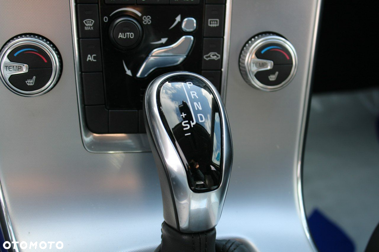 Volvo V60 Cross Country D4 Drive-E Momentum - 26